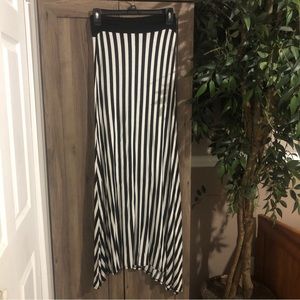 Maxi skirt stripe black/white size M